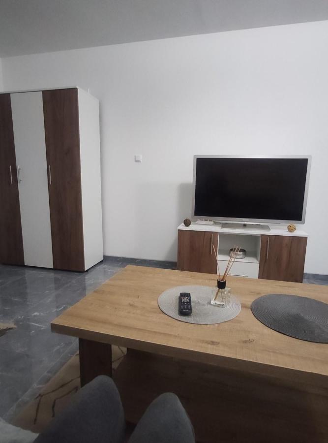 Apartamento Neer Zivinice Exterior foto
